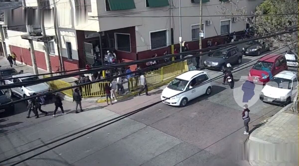 Córdoba: huía de la policía, manejó en contramano y lo detuvieron en la vereda de una escuela