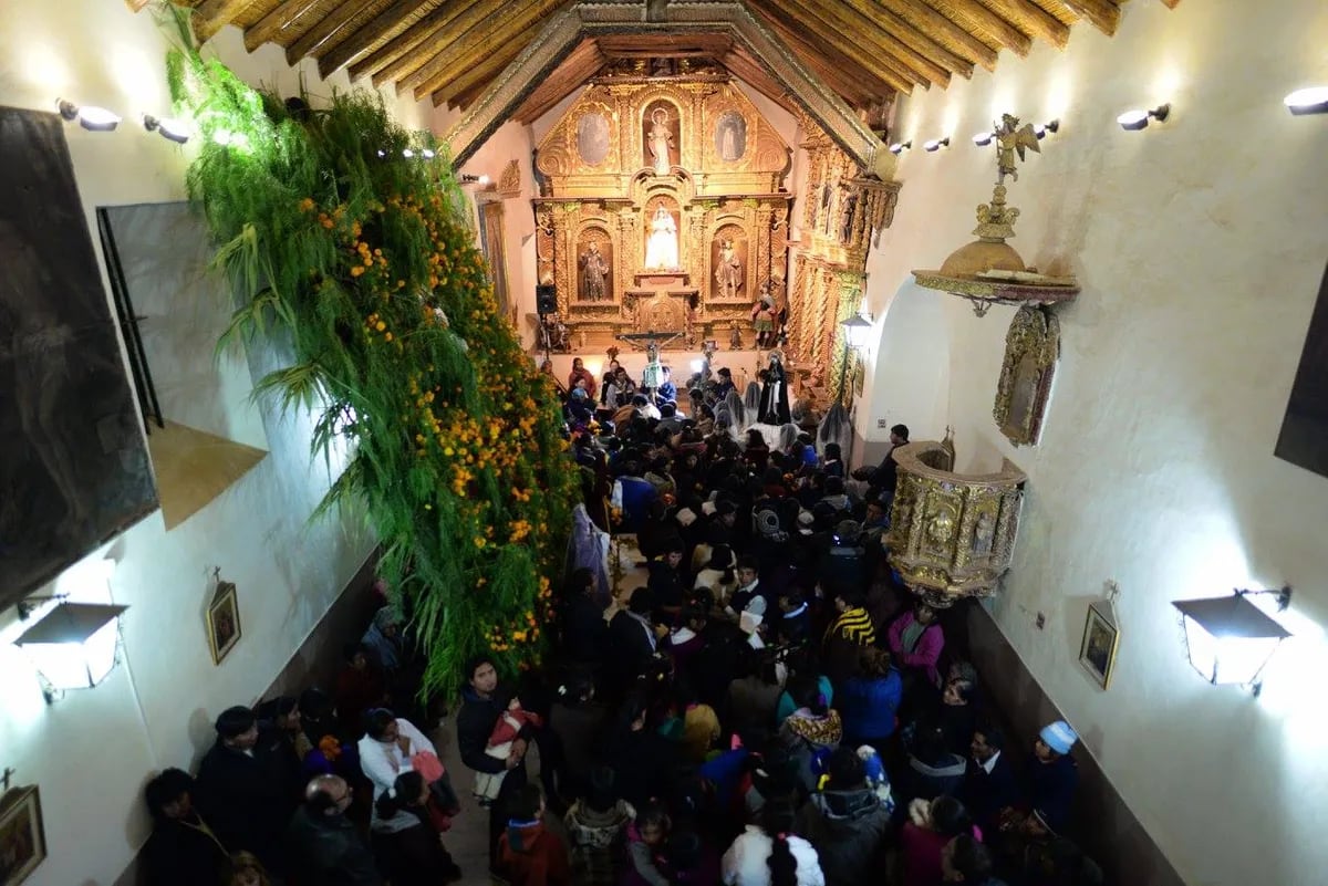 Una conmovedora expresión de fe y sincretismo en Yavi son "las doctrinas", con sus cánticos religiosos en Viernes Santo. (Walter Reinaga)