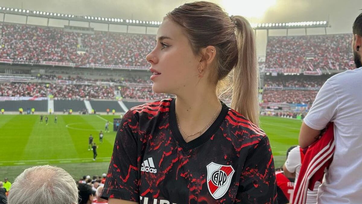 Un reconocido futbolista de River Plate estaría interesado en conquistar a Coti Romero