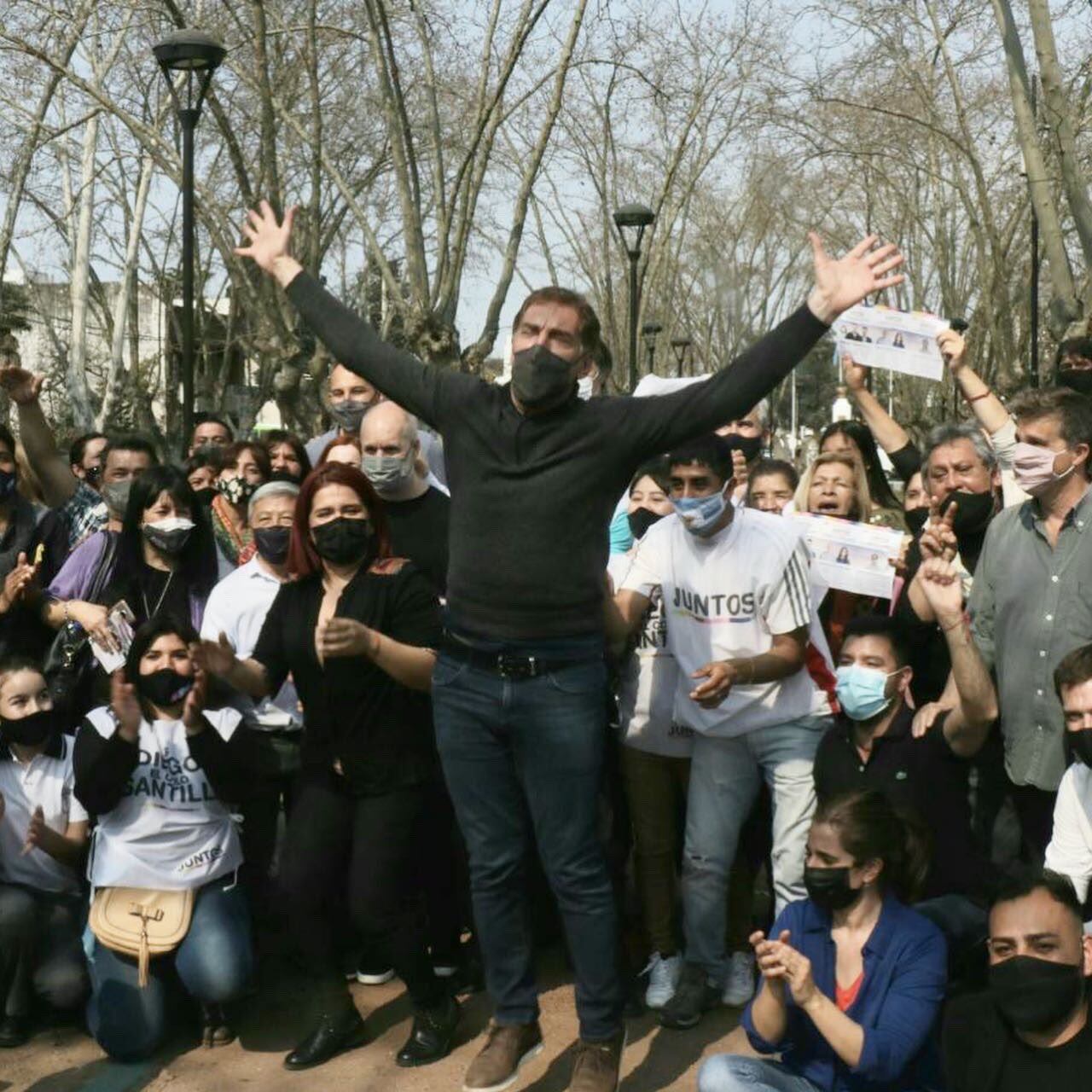 Diego Santilli en su recorrida por Florencio Varela