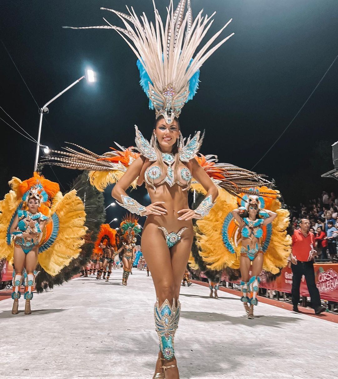 La novia de Lisandro Martínez deslumbró con su traje en los carnavales de Gualeguay.