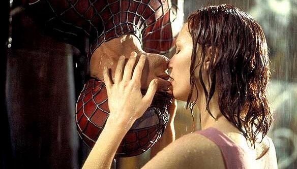 El recordado beso entre el Hombre Araña y Mary Jane