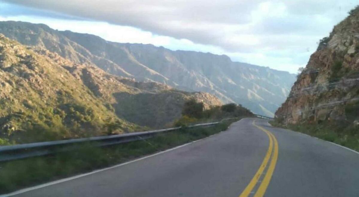 Imprudencia al volante: grabaron una maniobra peligrosa en el Camino de las Altas Cumbres