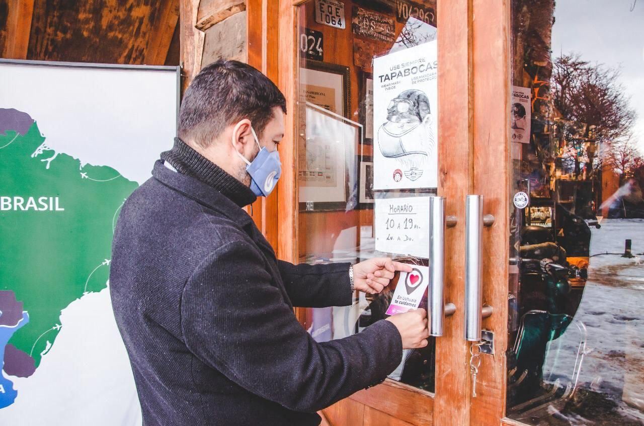 La municipalidad entregó kits sanitizantes y conversó con los prestadores turístico de cara al futuro.