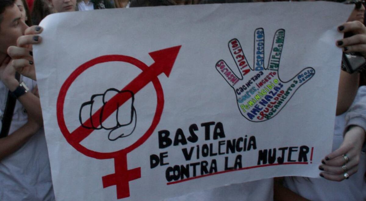 Su exnovio la apuñaló en la calle, sobrevivió y ahora teme por su vida