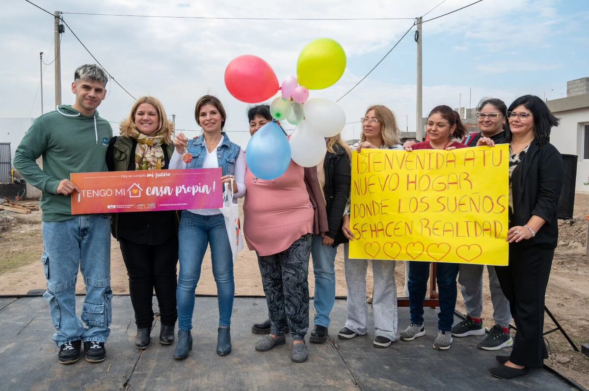 Entrega de viviendas Plan Casa y Casa Social Arroyito