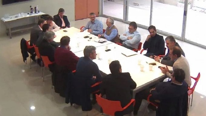 A los participantes de esta reunión se los acusa de haber armado causas ilegales contra gremialistas. 