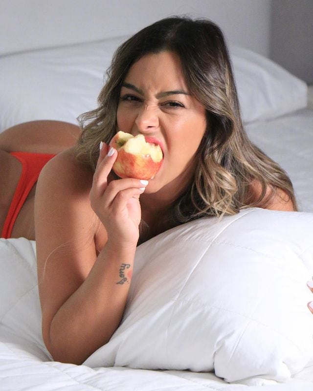 Larissa Riquelme conquistó desde la cama.