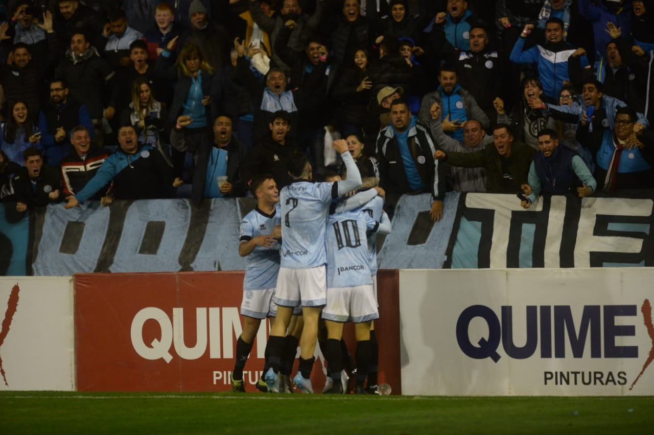 "El Turco" Hesar convirtió y todo Belgrano festeja ante el Deportivo Morón. (Javier Ferreyra / La Voz)