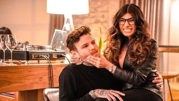 Mia Khalifa y Robert Sandberg.