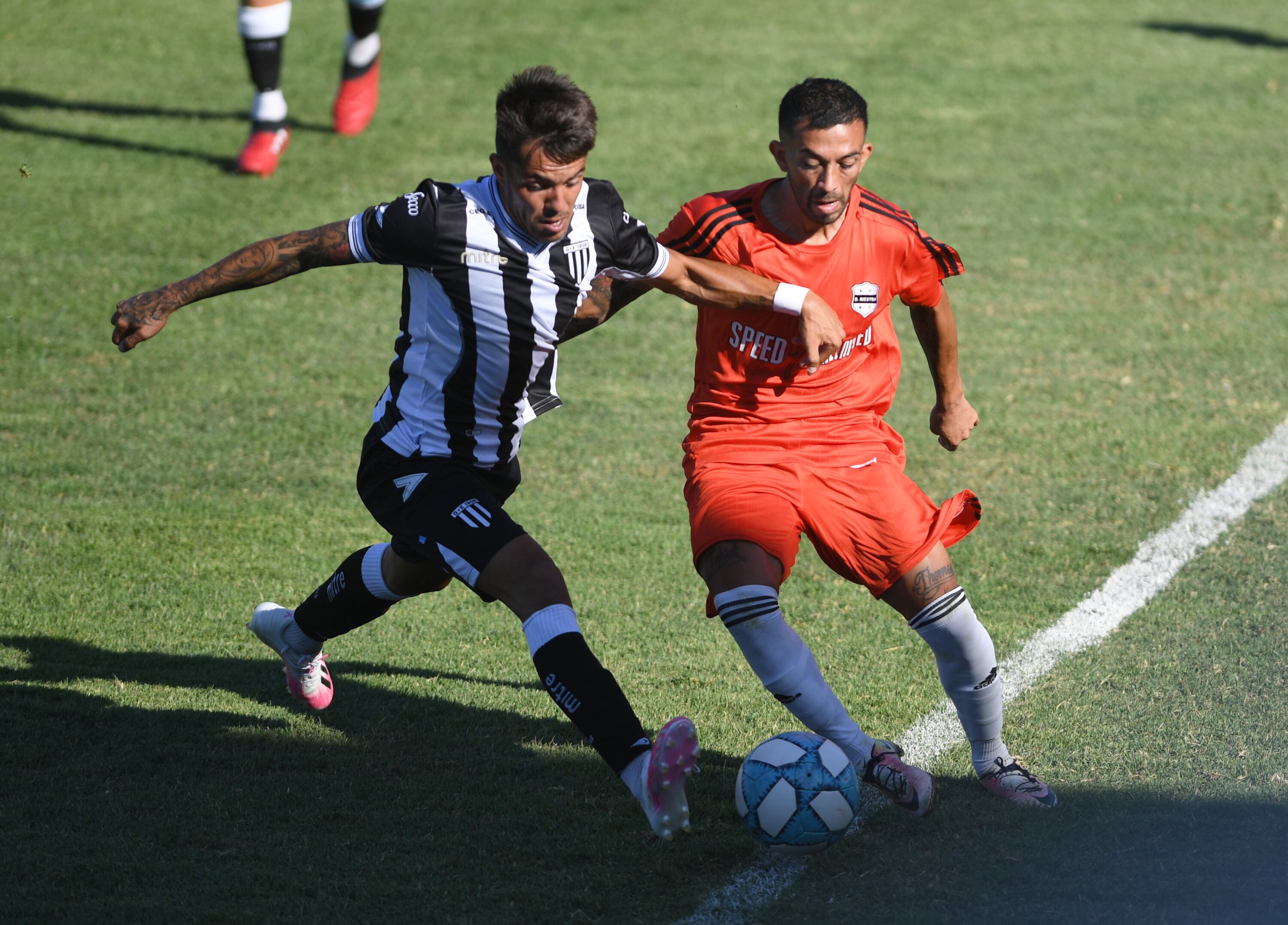 Gimnasia busca acompañar al Tomba en la primera división del fútbol argentino. Foto: Telam