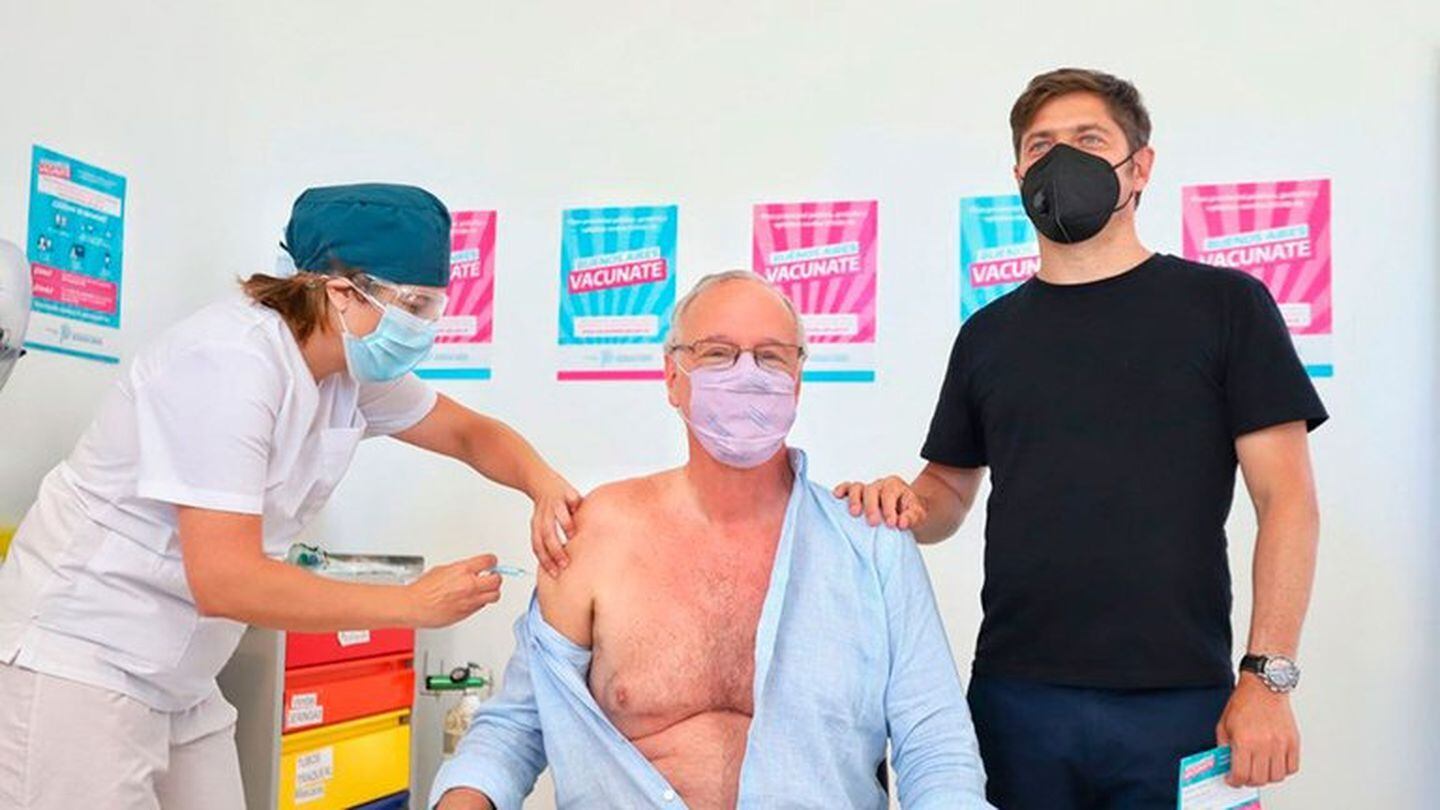 Daniel Gollan es el primer mayor de 60 años en aplicarse la vacuna contra el coronavirus.