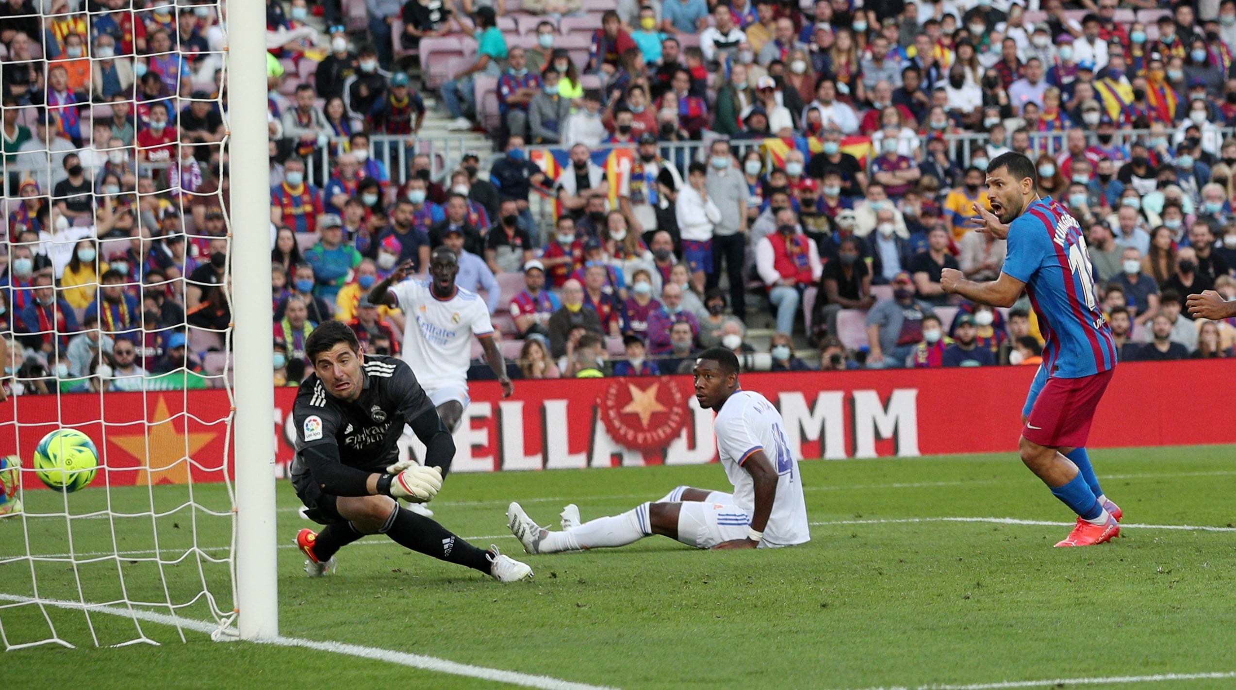 El Kun Agüero marcó su primer gol con el Barcelona, en su segundo partido en el elenco conducido por Koeman.