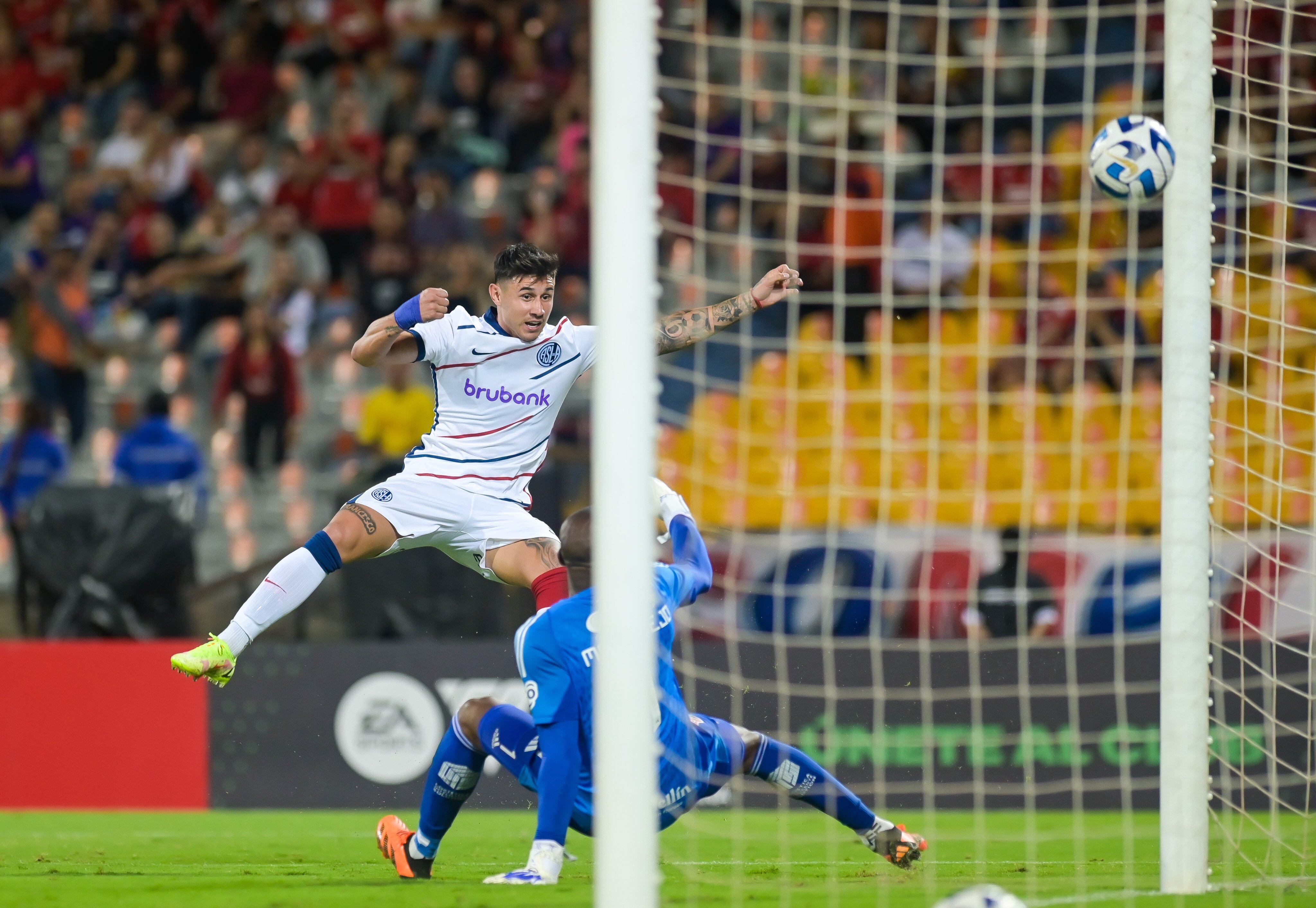 Barreiro define y permite que San Lorenzo se traiga un valioso triunfo de Colombia 1-0 sobre Independiente Medellín, por la ida de 16avos de final. (Prensa San Lorenzo)