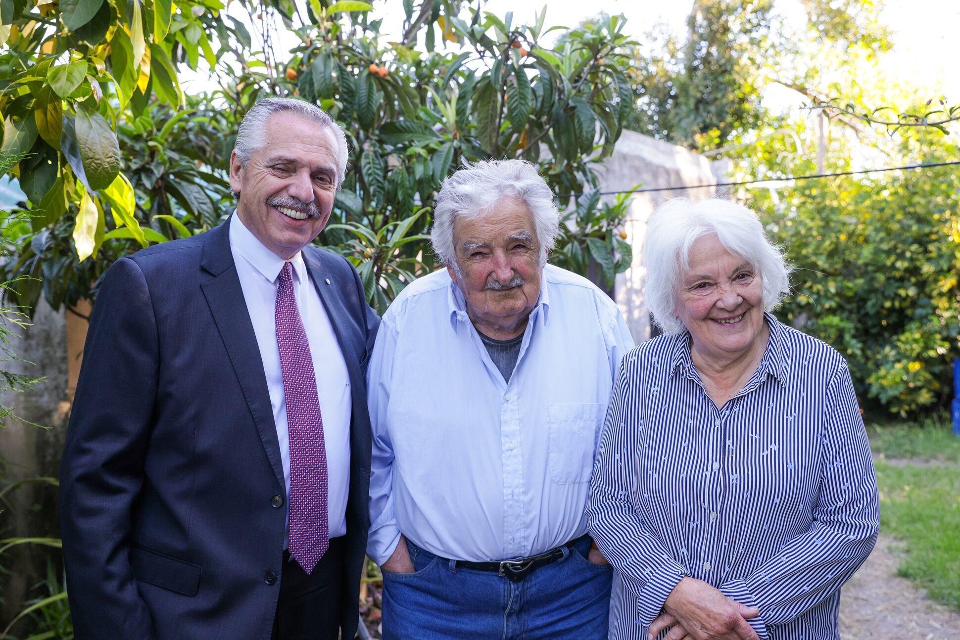 El presidente Alberto Fernández junto a "Pepe" Mujica en Uruguay. (La Voz)