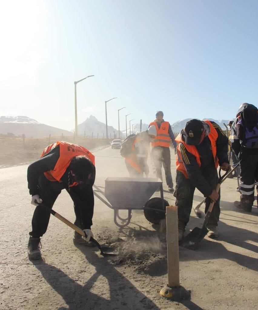 Ushuaia: operativo de limpieza en la bicisenda de ARA San Juan, de Maipú y Magallanes