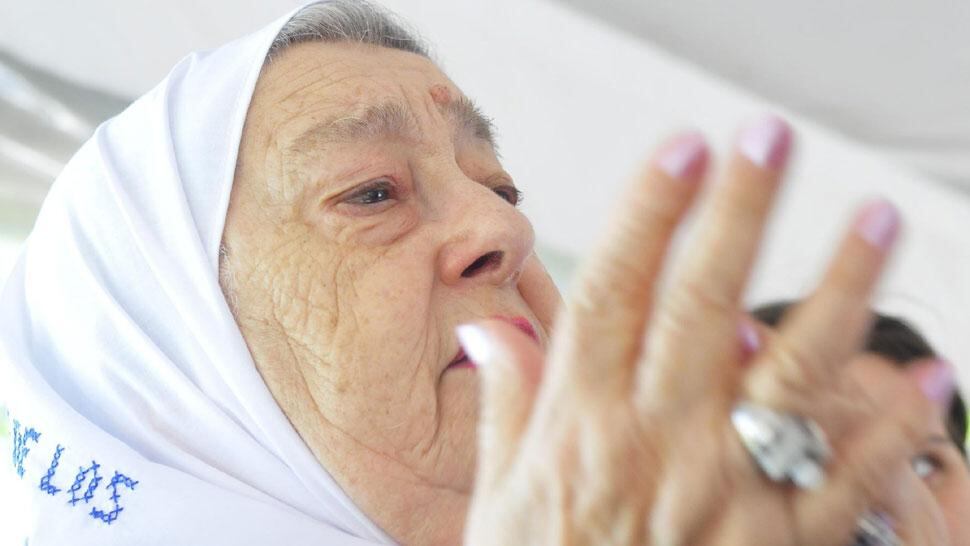 Hebe de Bonafini fue a hacerse un control de rutina al hospital italiano de La Plata. Foto: Ramiro Pereyra/La Voz.