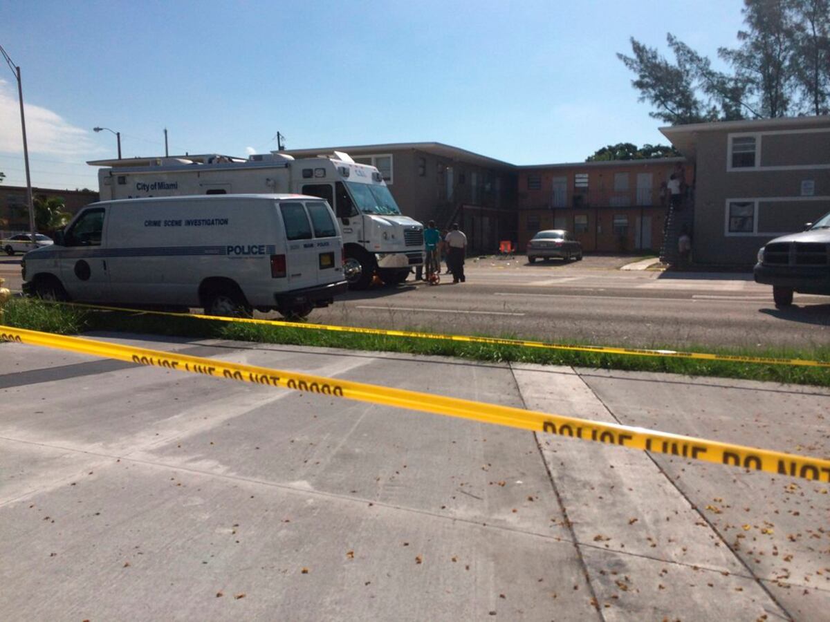 Al menos dos muertos y más de 25 heridos en un tiroteo en Miami