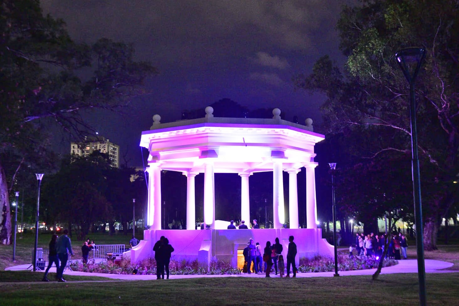 Con el Parque Las Heras, Córdoba recupera un pulmón verde de mucha belleza arquitectónica además. (Fotos: Ramiro Pereyra/La Voz)