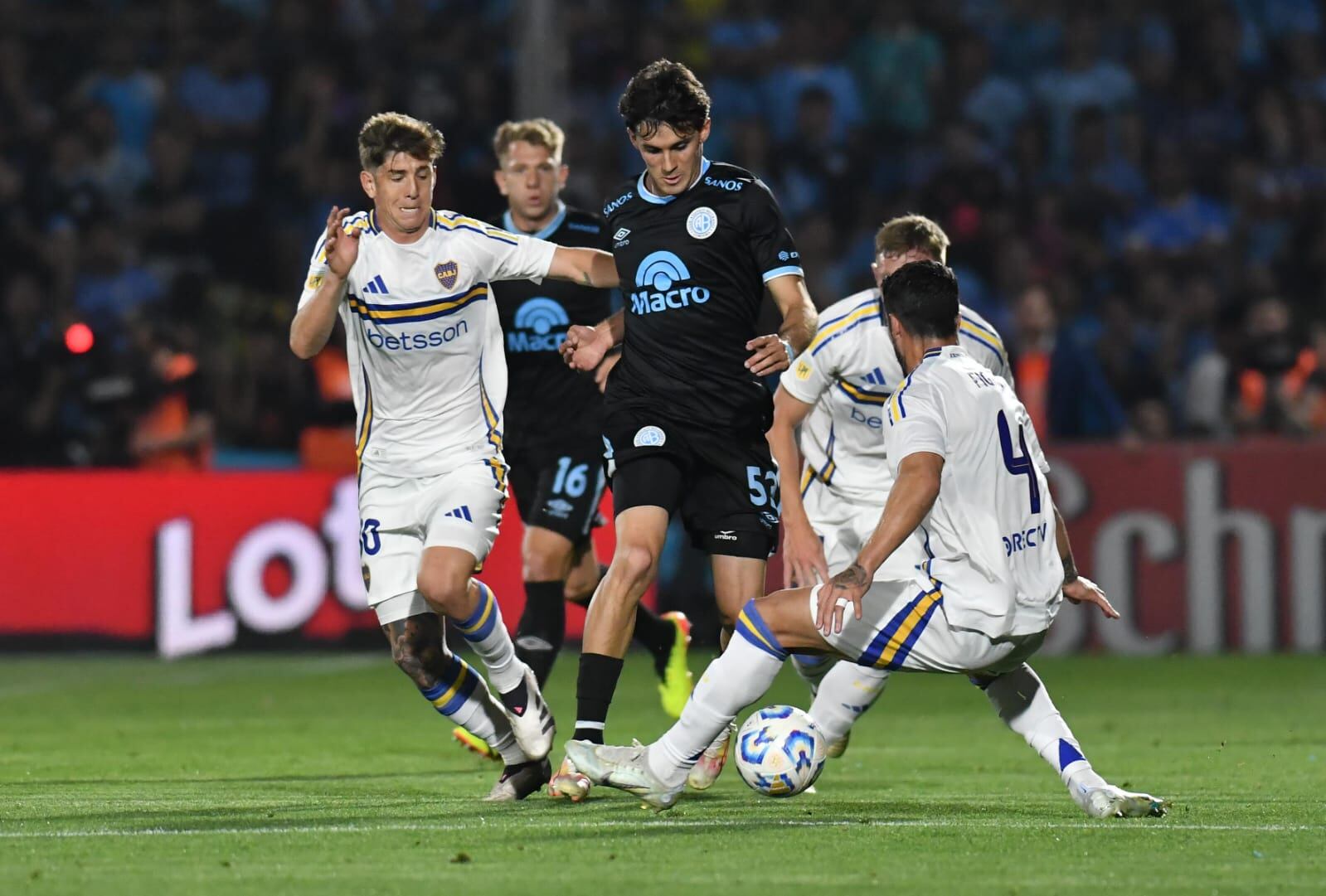 Belgrano recibió a Boca por la Liga Profesional en el Gigante de Alberdi. (Facundo Luque / La Voz)