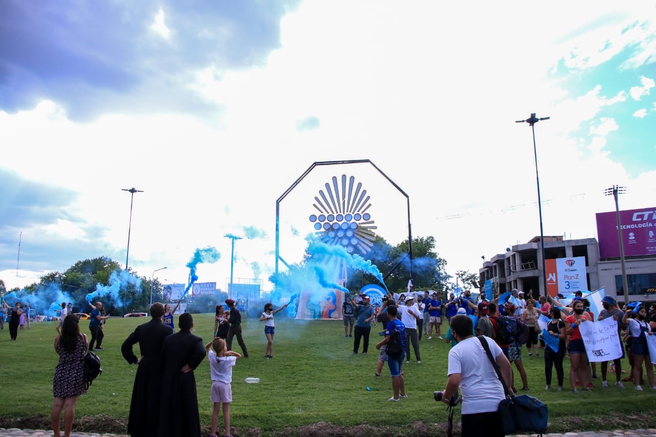 Miles de sanrafaelinos se manifestaron en la calle en "defensa de las dos vidas". 