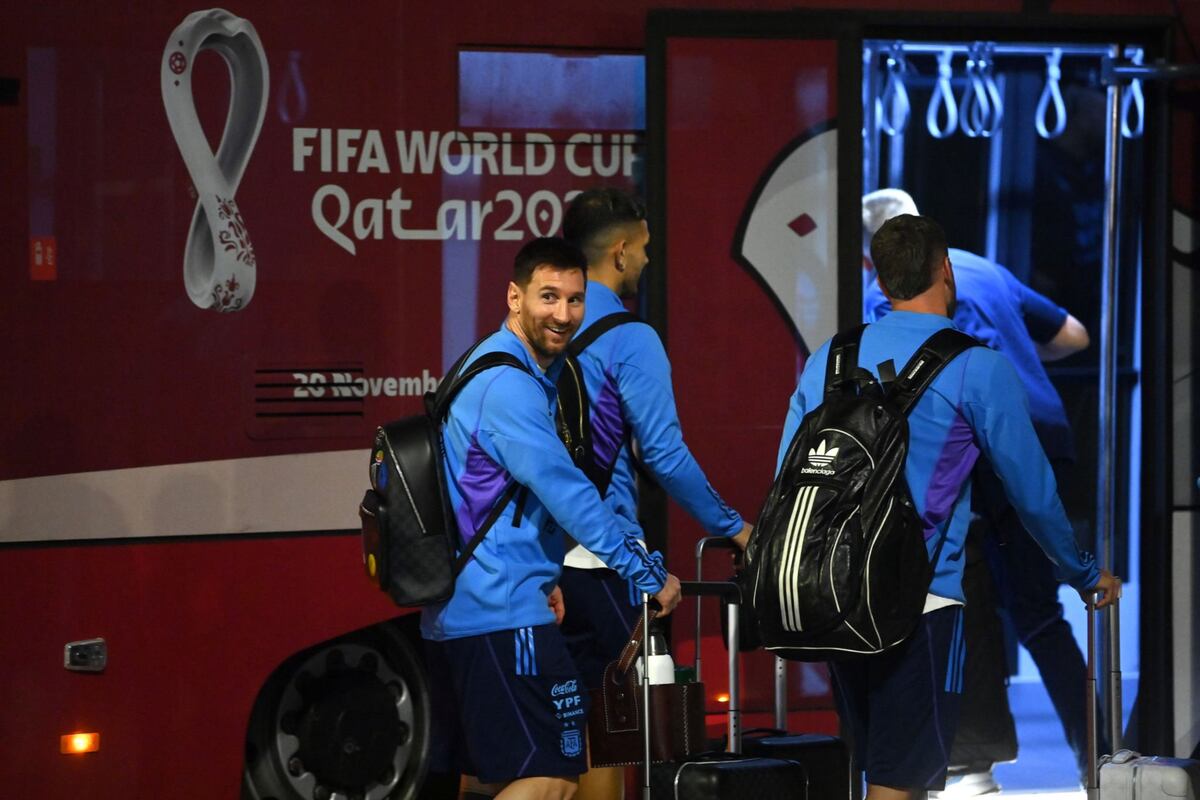 Mundial de Qatar 2022: la Selección Argentina llegó a su búnker y fue recibida por los hinchas