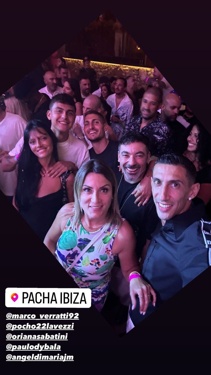 Verratti y Lavezzi se sumaron a la selfie de la noche de parejas.