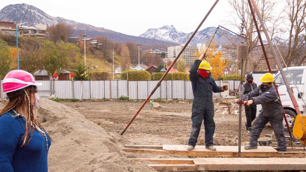 Evalúan la factibilidad de reanudación de la obra de ampliación del Hospital Regional Ushuaia