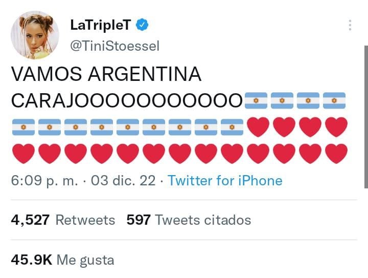 Tini Stoessel alentando a la Selección en Twitter