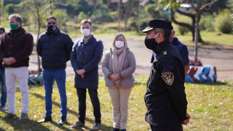 Bomberos Voluntarios de Apóstoles recibieron vehículos e insumos.