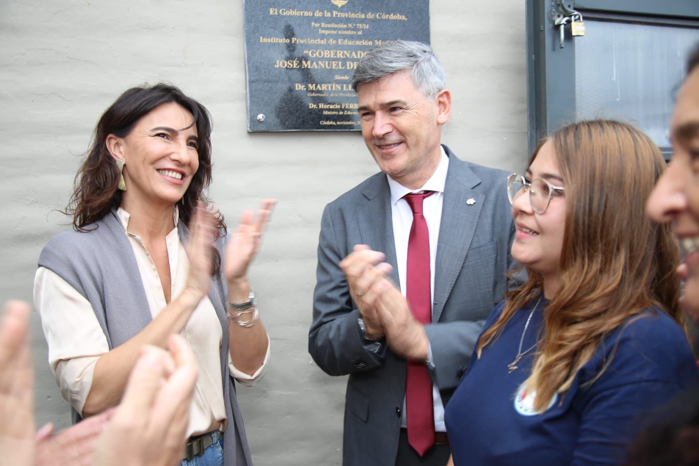 Homenaje. Natalia de la Sota y el intendente de Córdoba, Daniel Passerini, compartieron este jueves un acto homenaje a José Manuel de la Sota, que hoy hubiera cumplido 75 años.