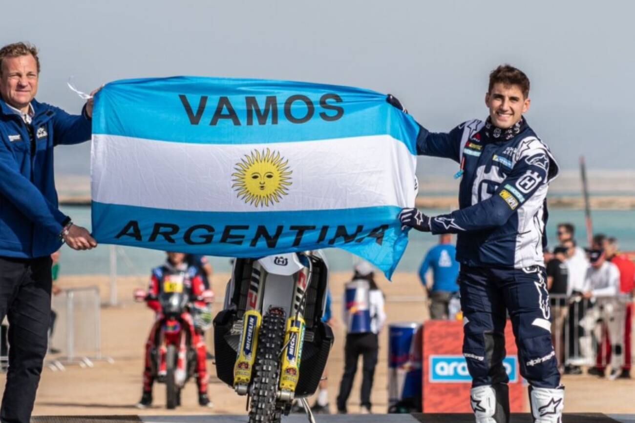 Luciano Benavides (a la derecha), campeón mundial de Rally-Raid 2023.