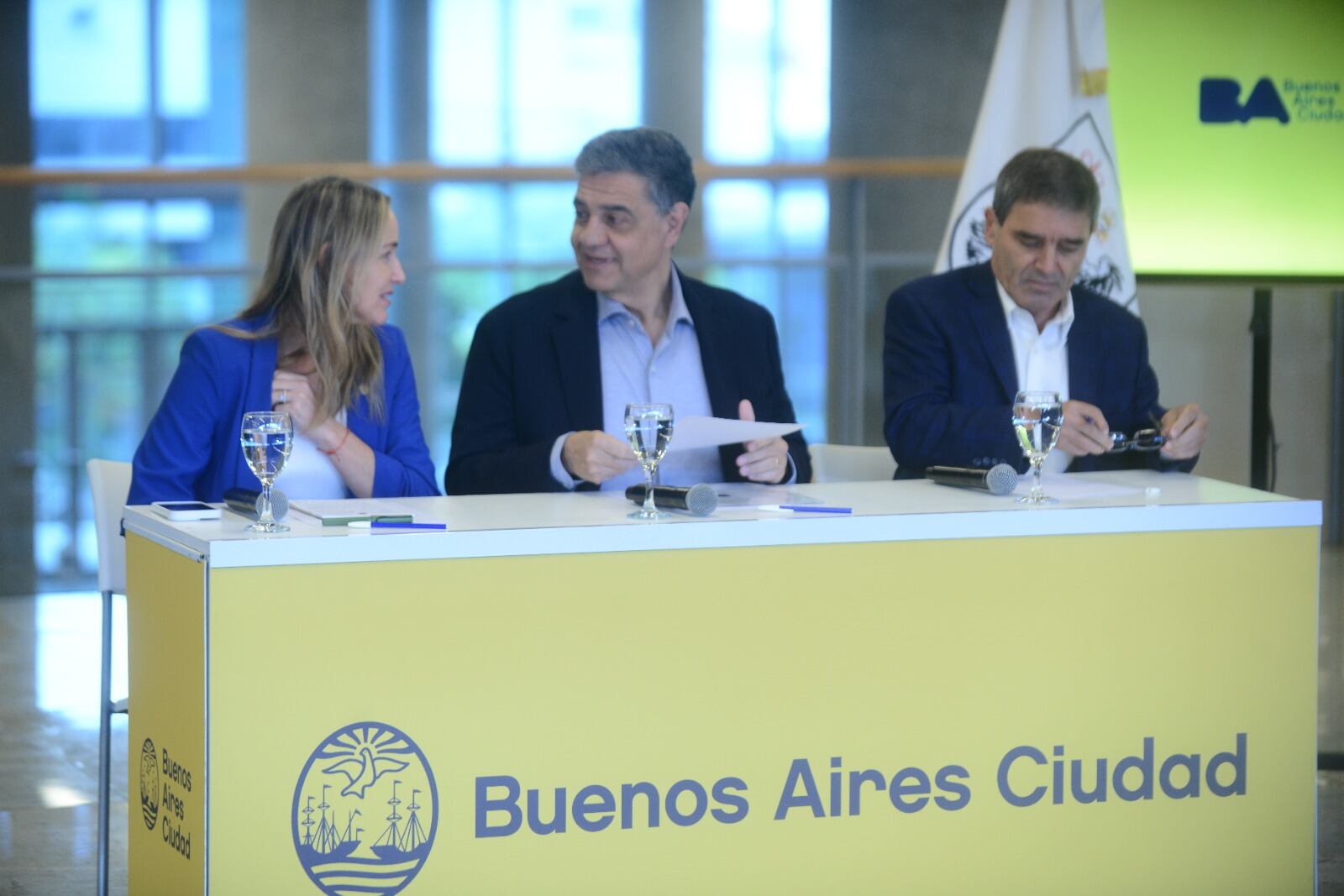 Clara Muzzio, Jorge Macri y Fernán Quirós, en conferencia de prensa de este miércoles.