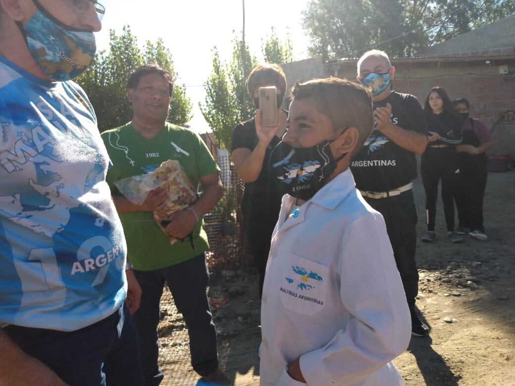 Fue sorprendido por los VGM, quienes agasajaron al pequeño defensor de Malvinas.