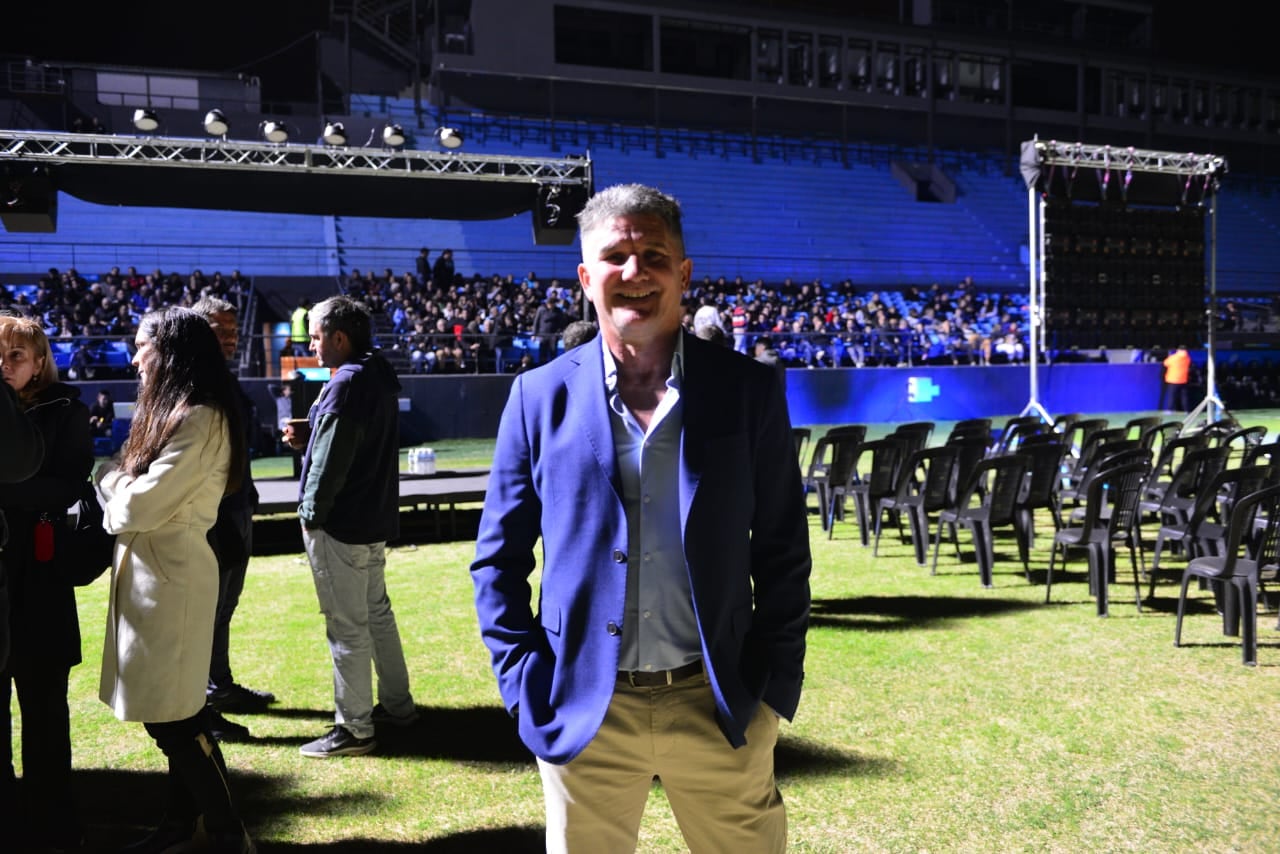 Luis Fabián Artime en la asamblea de Belgrano en el estadio Gigante de Alberdi. (Javier Ferreyra / La Voz)