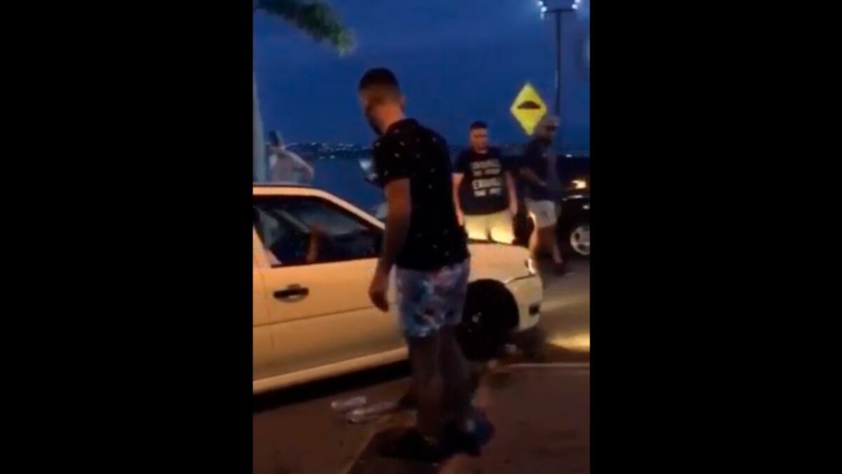 Indignados: vecinos denuncian “descontrol” en la costanera de Carlos Paz