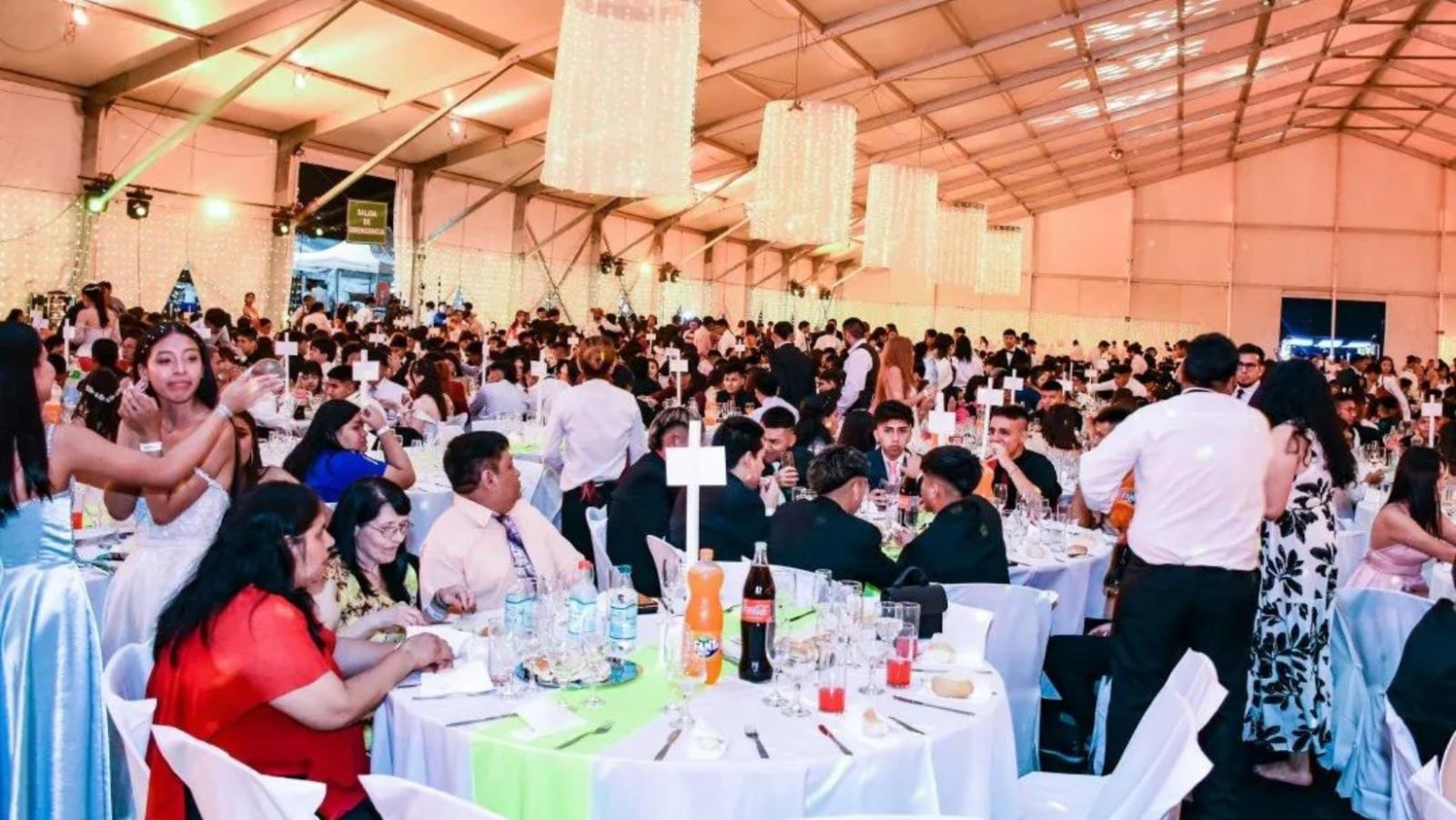 El predio de la Ciudad Cultural, en San Salvador de Jujuy, alberga en estos últimos años la multitudinaria Cena Blanca de los egresados del nivel medio.