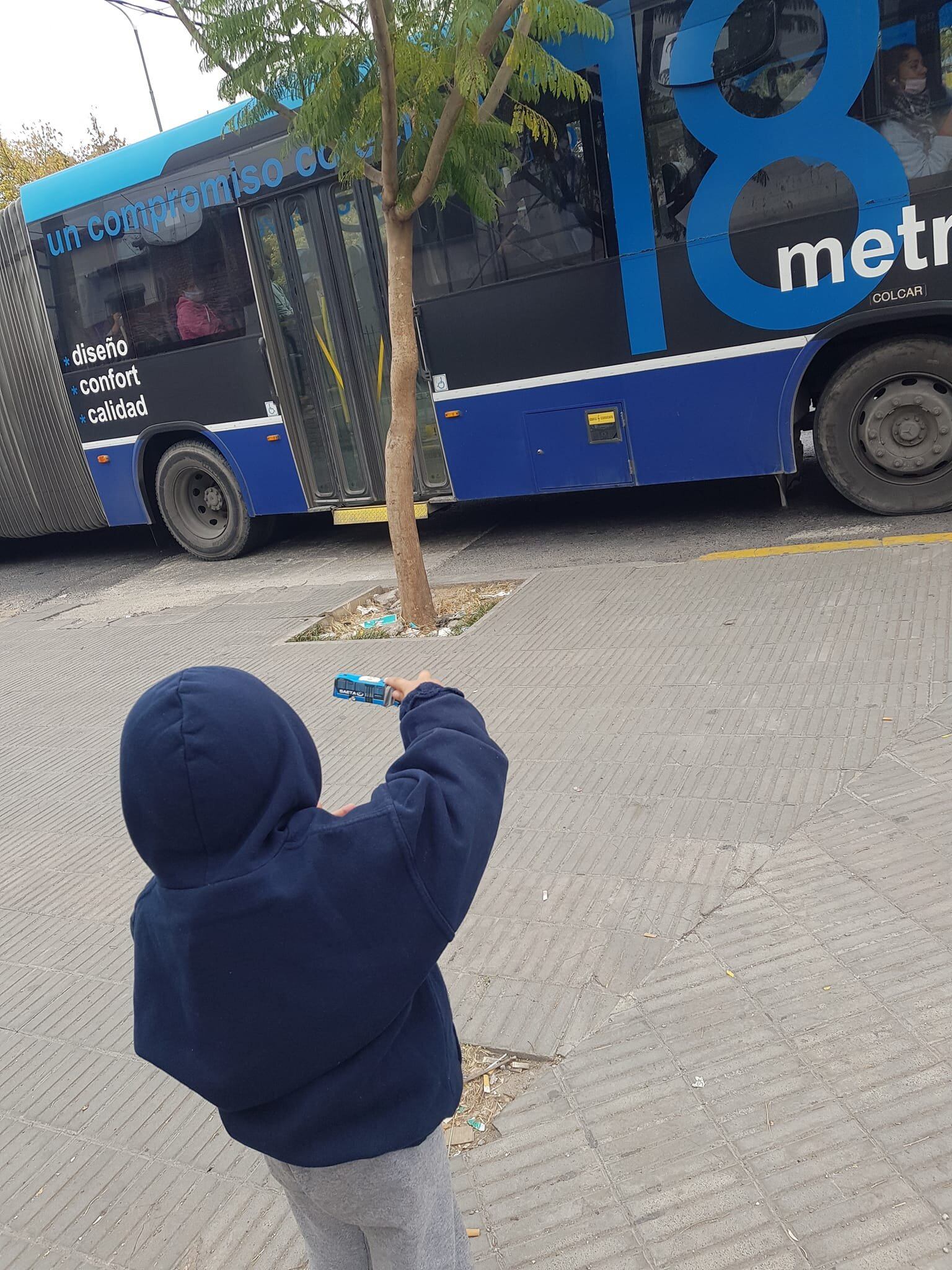 Niño de Salta, fanático de los colectivos Saeta.