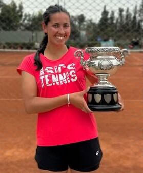 Valentina Bustos, nacida en Villa Arias, obtuvo 6 torneos en Bahía Blanca durante 2024.