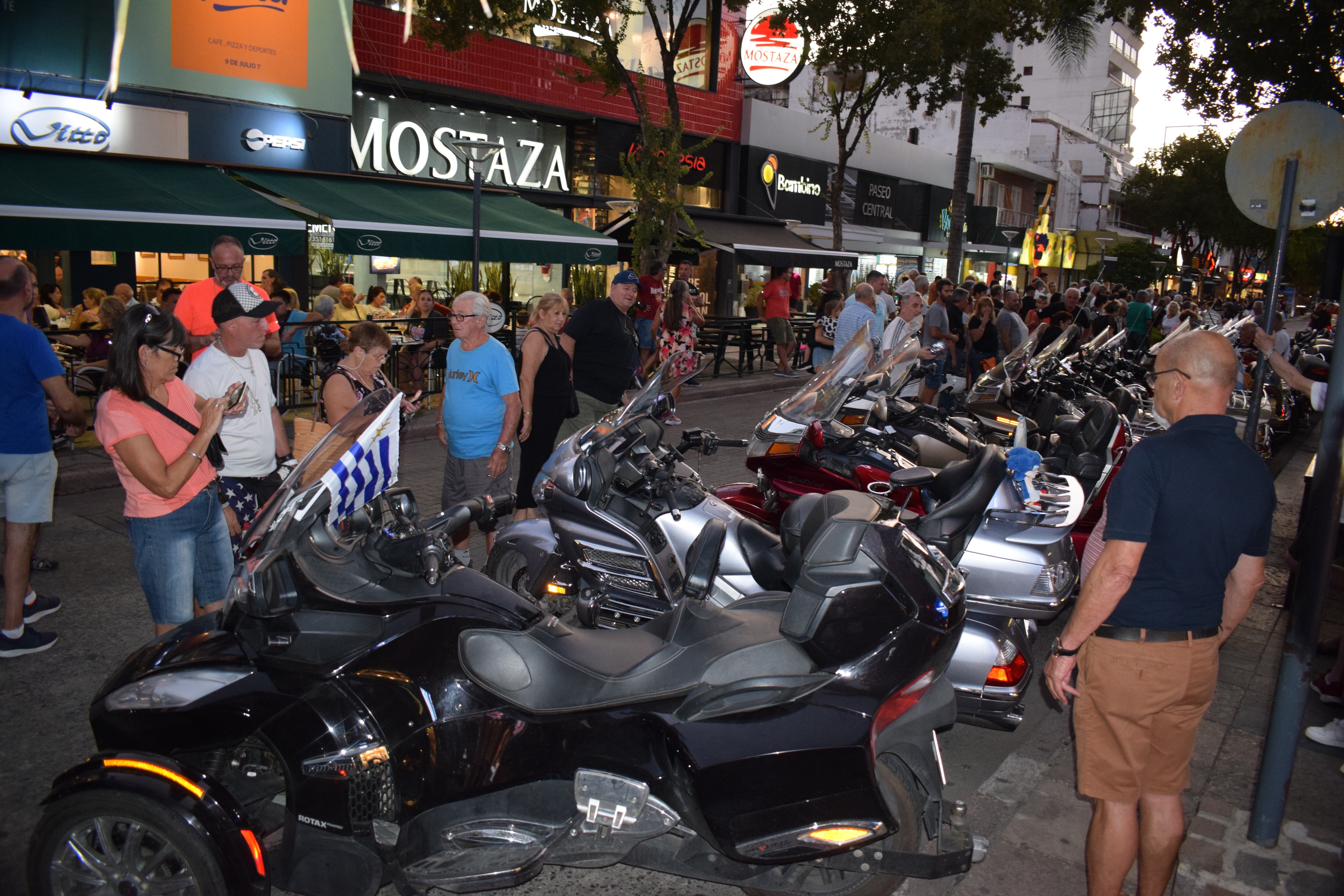 Motos goldwing en el centro de Carlos Paz