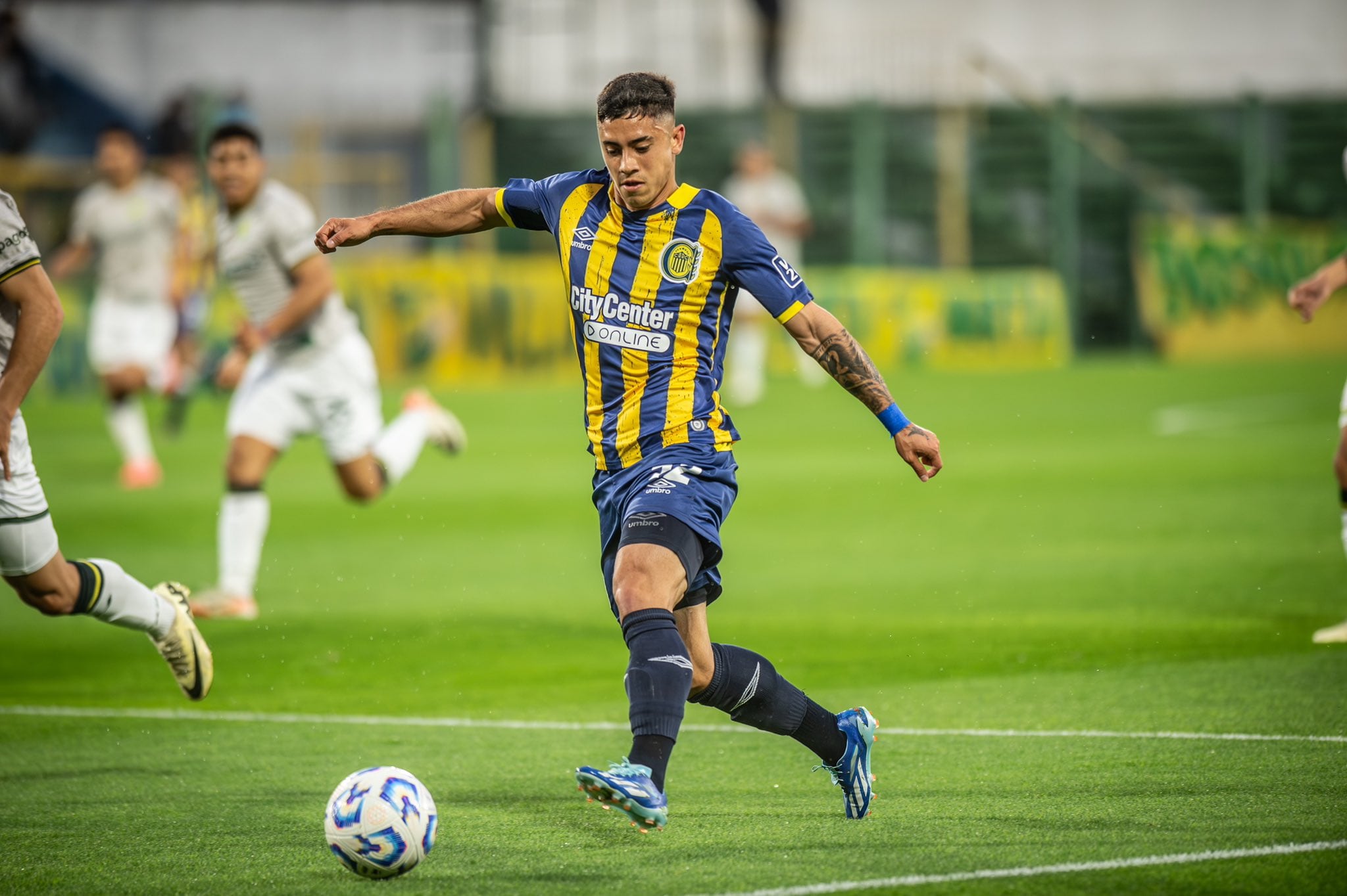 Lautaro Giaccone hizo su debut profesional en Rosario Central el 2 de enero de 2021.