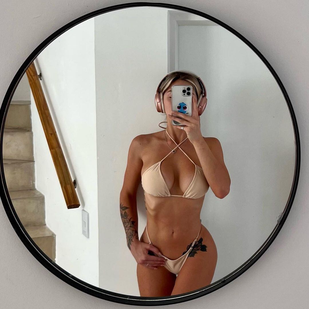 Romina Malaspina enamoró con una microbikini.