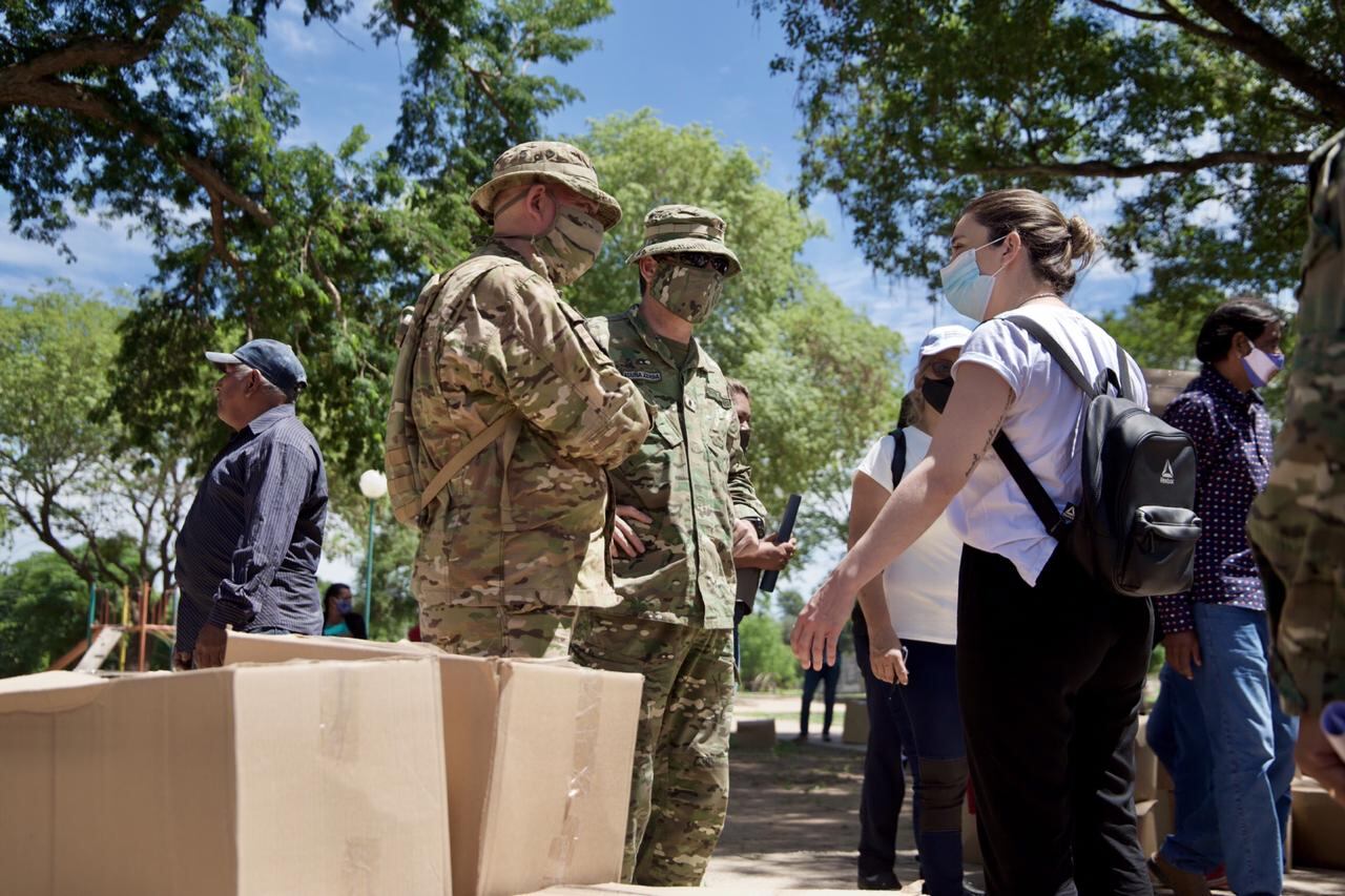 El Ejército Argentino ayudó a distribuir 22 mil módulos con alimentos en 48 parajes.