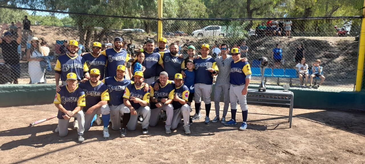 Torneo Internacional Vendimia 2023 de softbol. Brewers, de Chile.