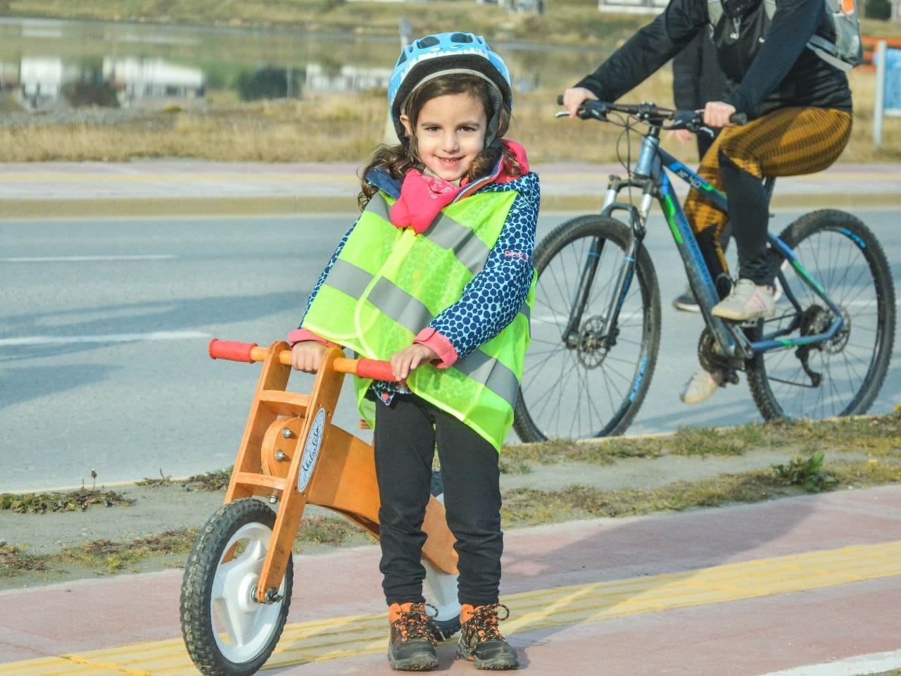 Nadie quiso quedarse fuera de la Bicicletada "Pensar Malvinas".