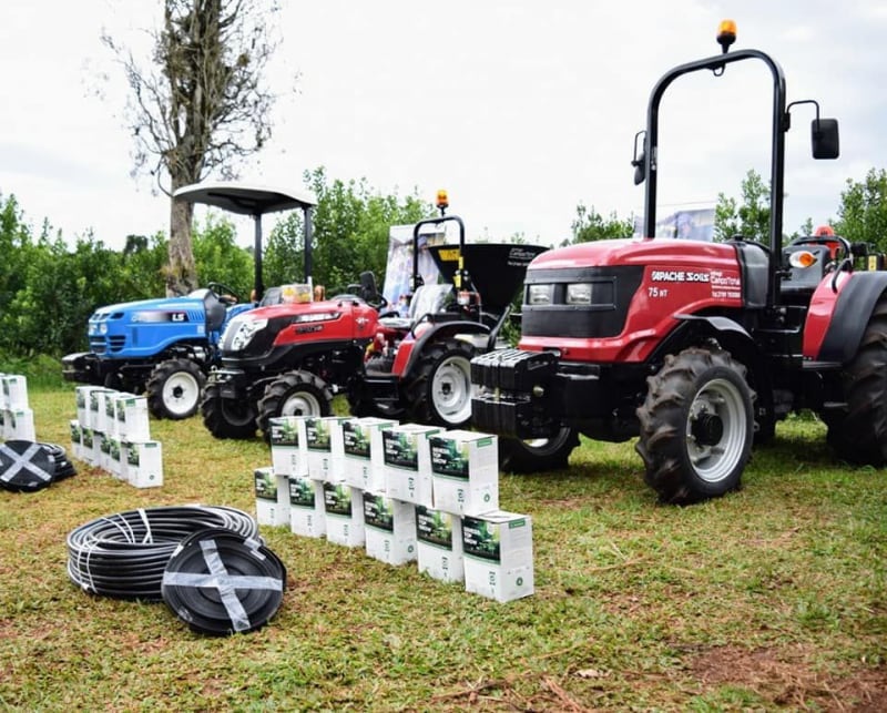 Montecarlo: hicieron entrega de insumos y maquinaria agrícola a productores rurales