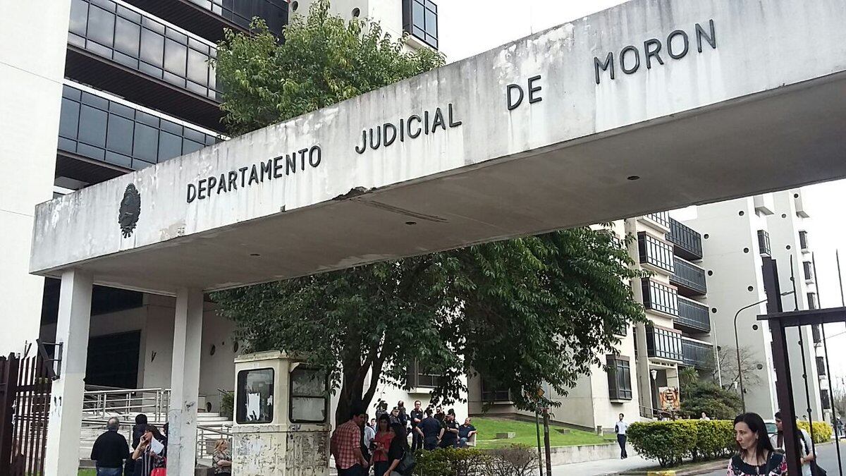 La Unidad Fiscal de Investigación (UFI) N°10 de Morón quedó habilitada para realizar la detención del hermano de la adolescente. Foto: Primer Plano Online.