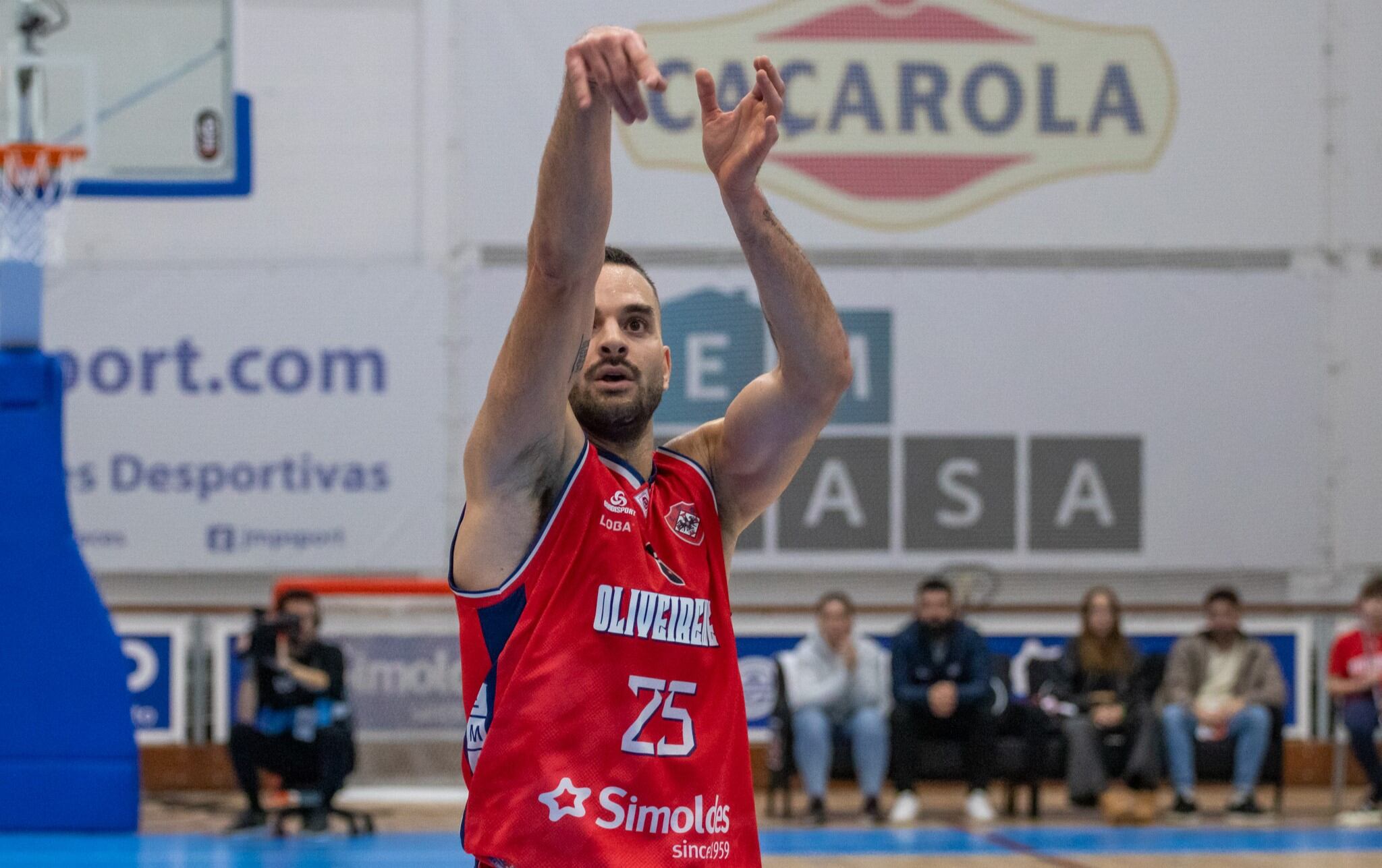 Pablo Bertone basquet Oliveirense Portugal