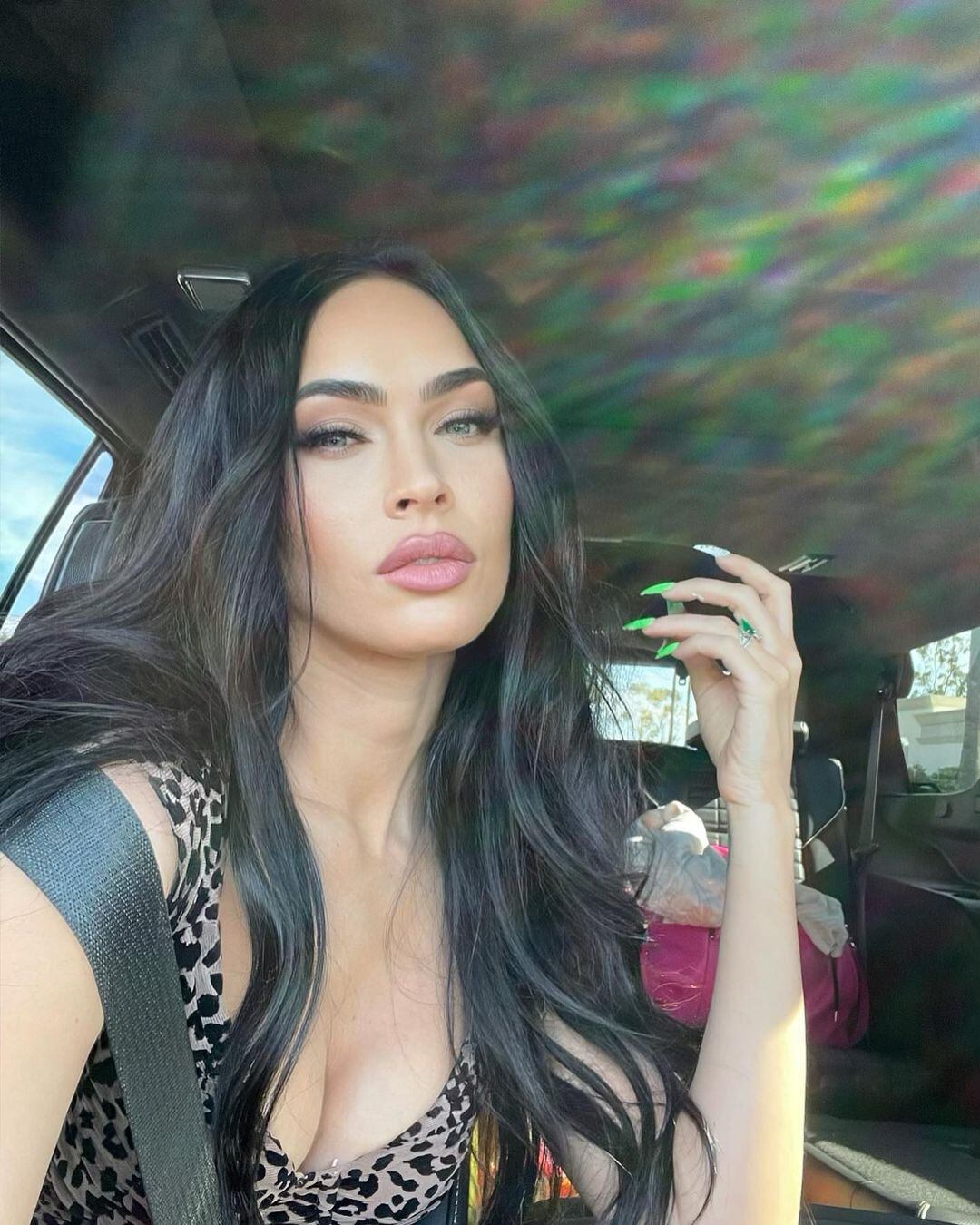 Megan Fox publicó tres fotos en su perfil que se hicieron tendencia entre sus fans.