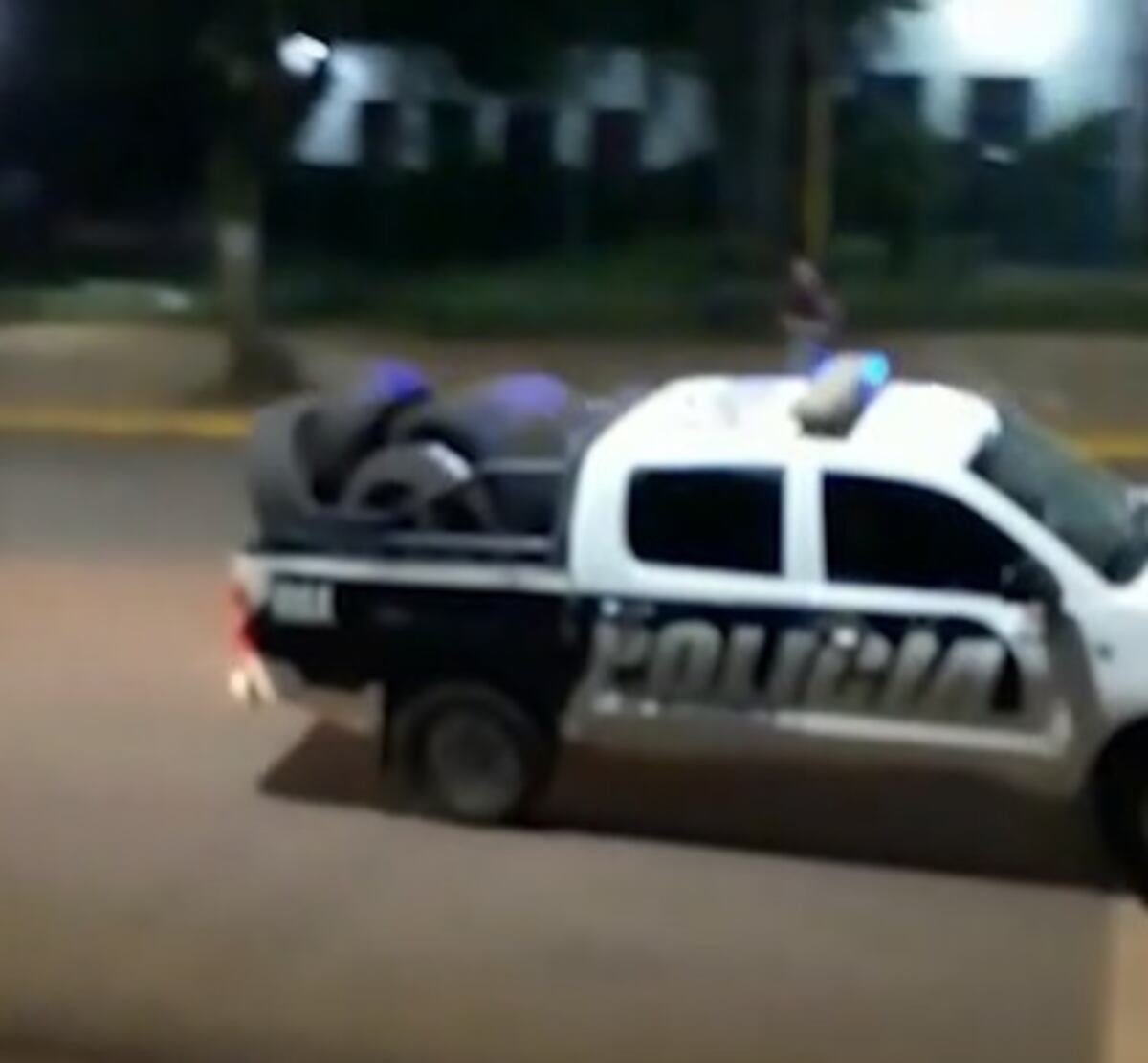 Contrabando de neumáticos en Eldorado: policías se tirotean con contrabandistas
